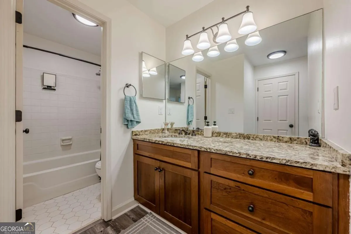 32 3203 Lenox Road NE, #32