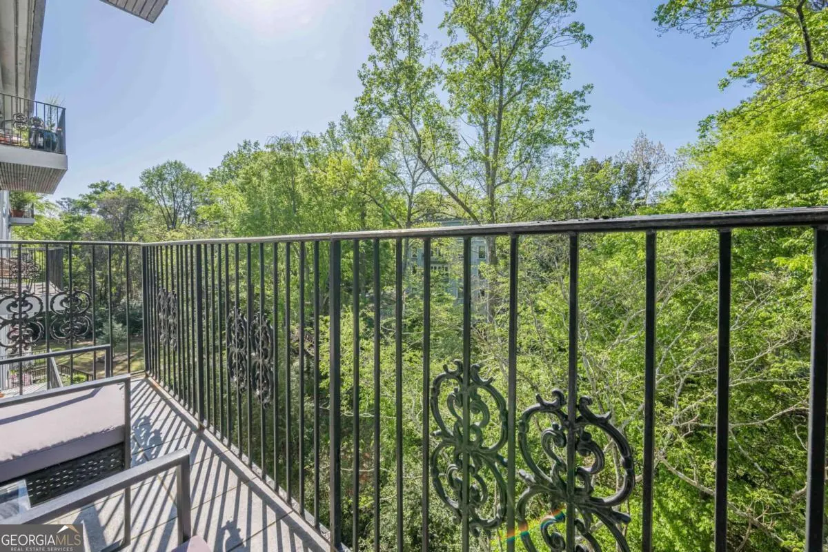32 3203 Lenox Road NE, #32