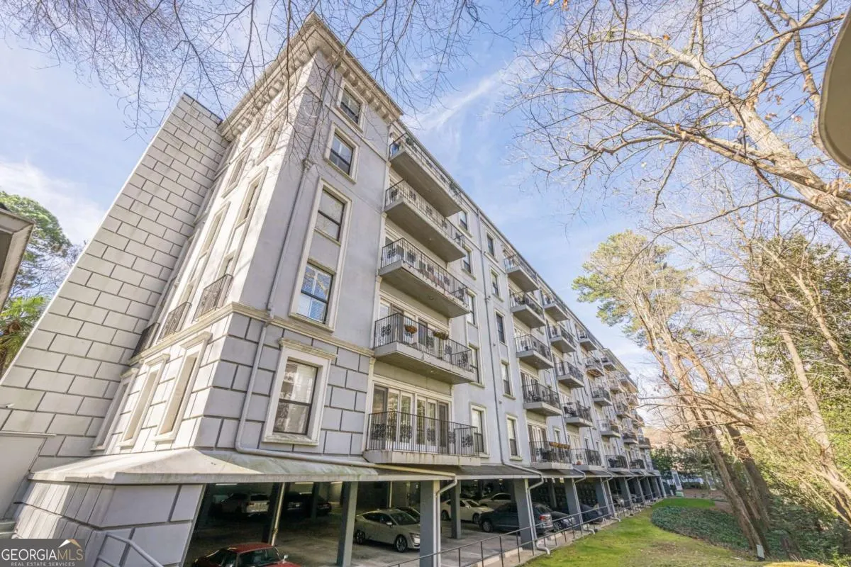 32 3203 Lenox Road NE, #32