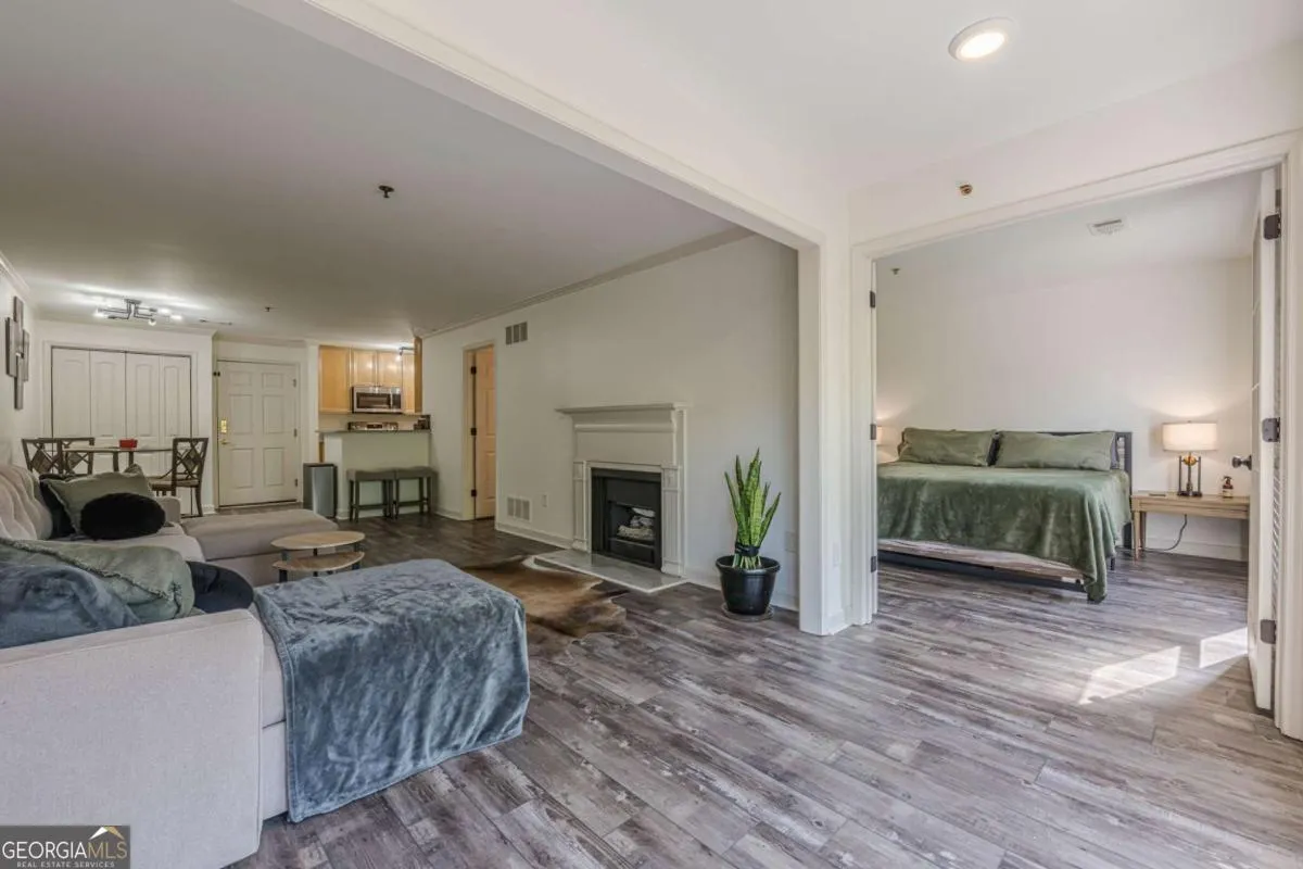 32 3203 Lenox Road NE, #32