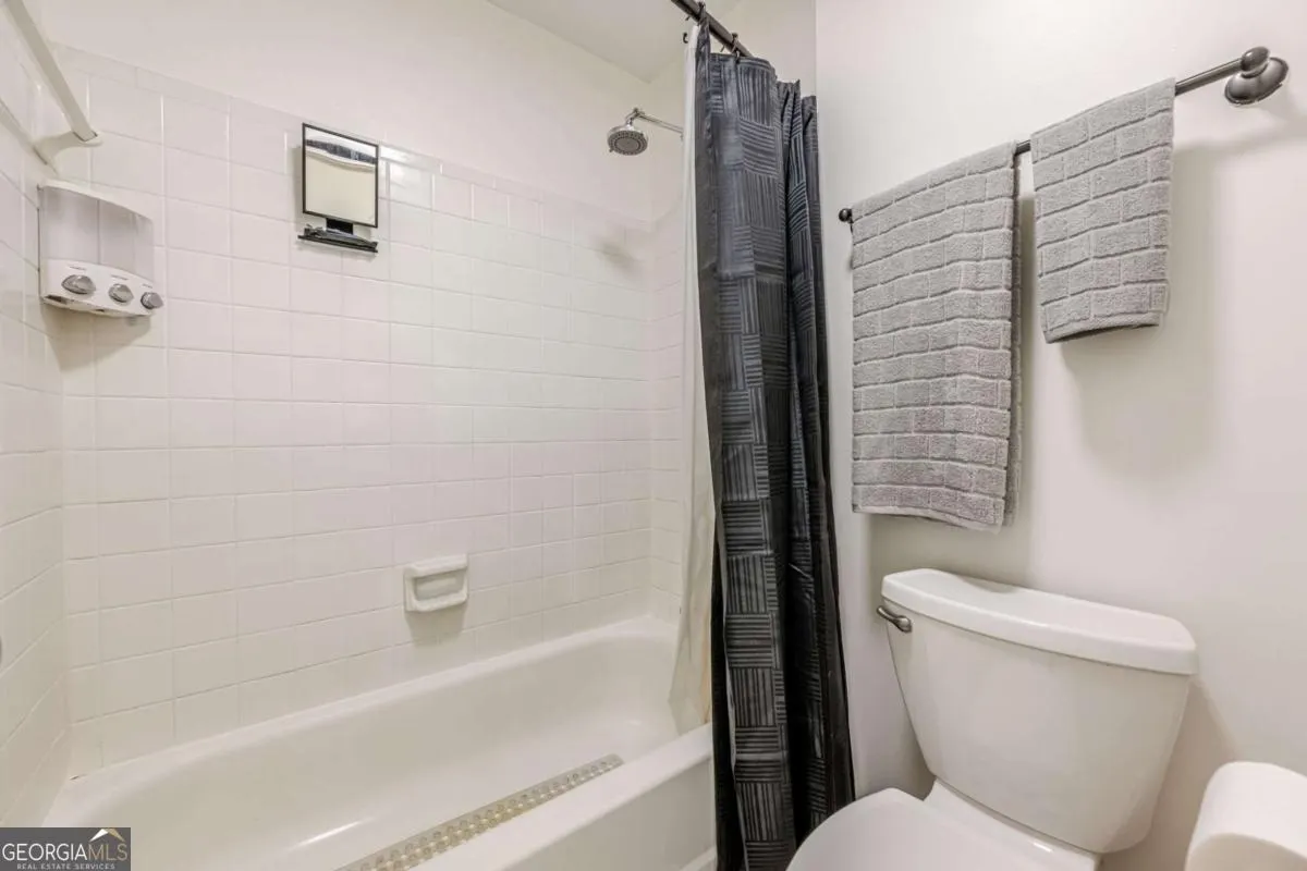 32 3203 Lenox Road NE, #32