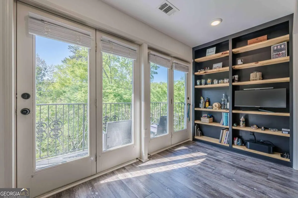 32 3203 Lenox Road NE, #32