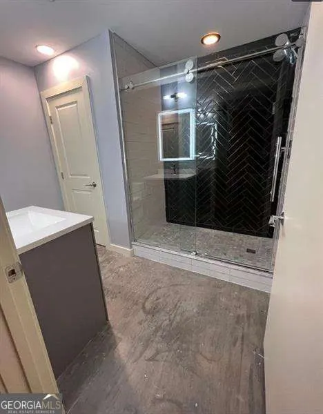 411 335 W Ponce De Leon Avenue, #411