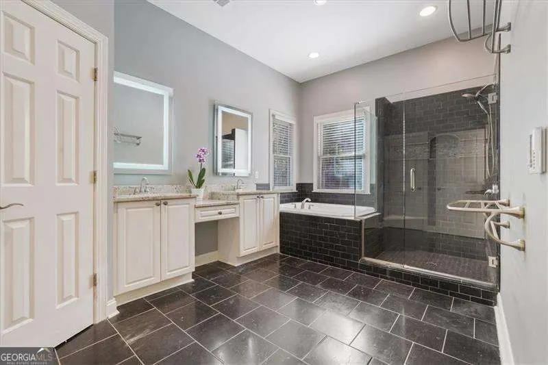 1065 Beacon Hill Crossing