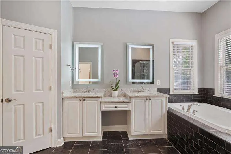 1065 Beacon Hill Crossing