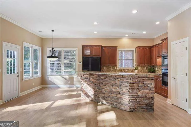 1065 Beacon Hill Crossing