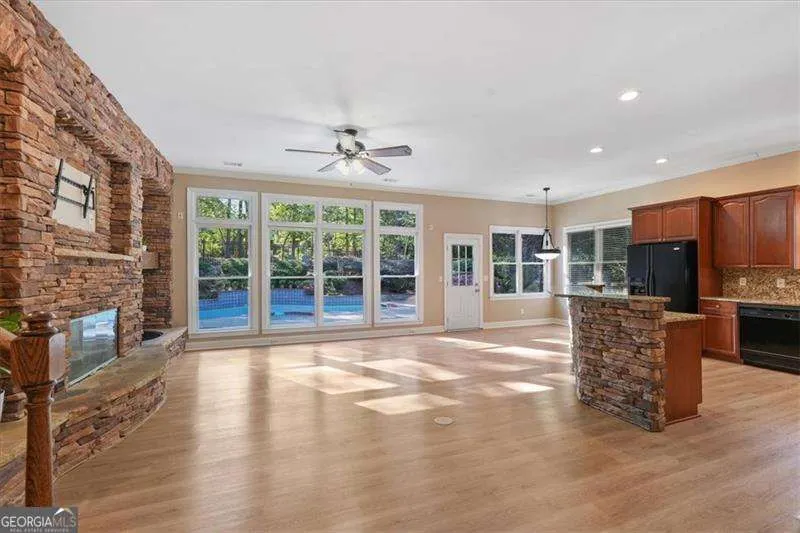1065 Beacon Hill Crossing