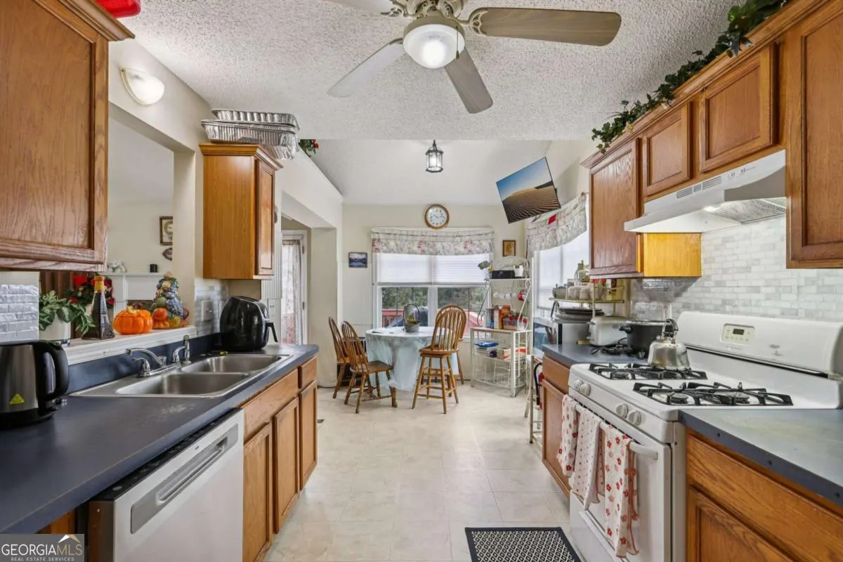 3447 Harris Farms Way