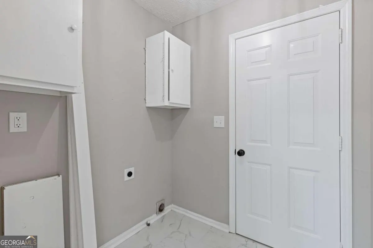 1111 Pin Oak Drive
