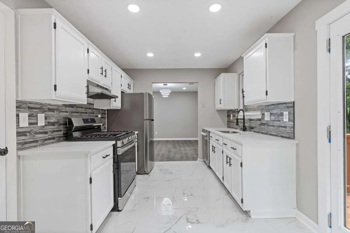 1111 Pin Oak Drive