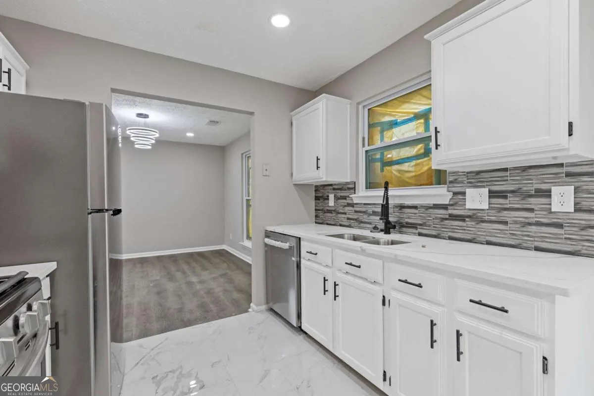 1111 Pin Oak Drive