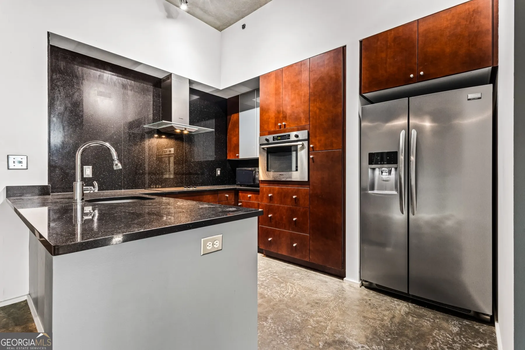 107 130 Arizona Avenue NE, #107