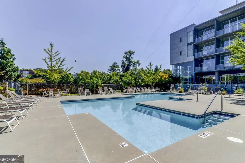 107 130 Arizona Avenue NE, #107
