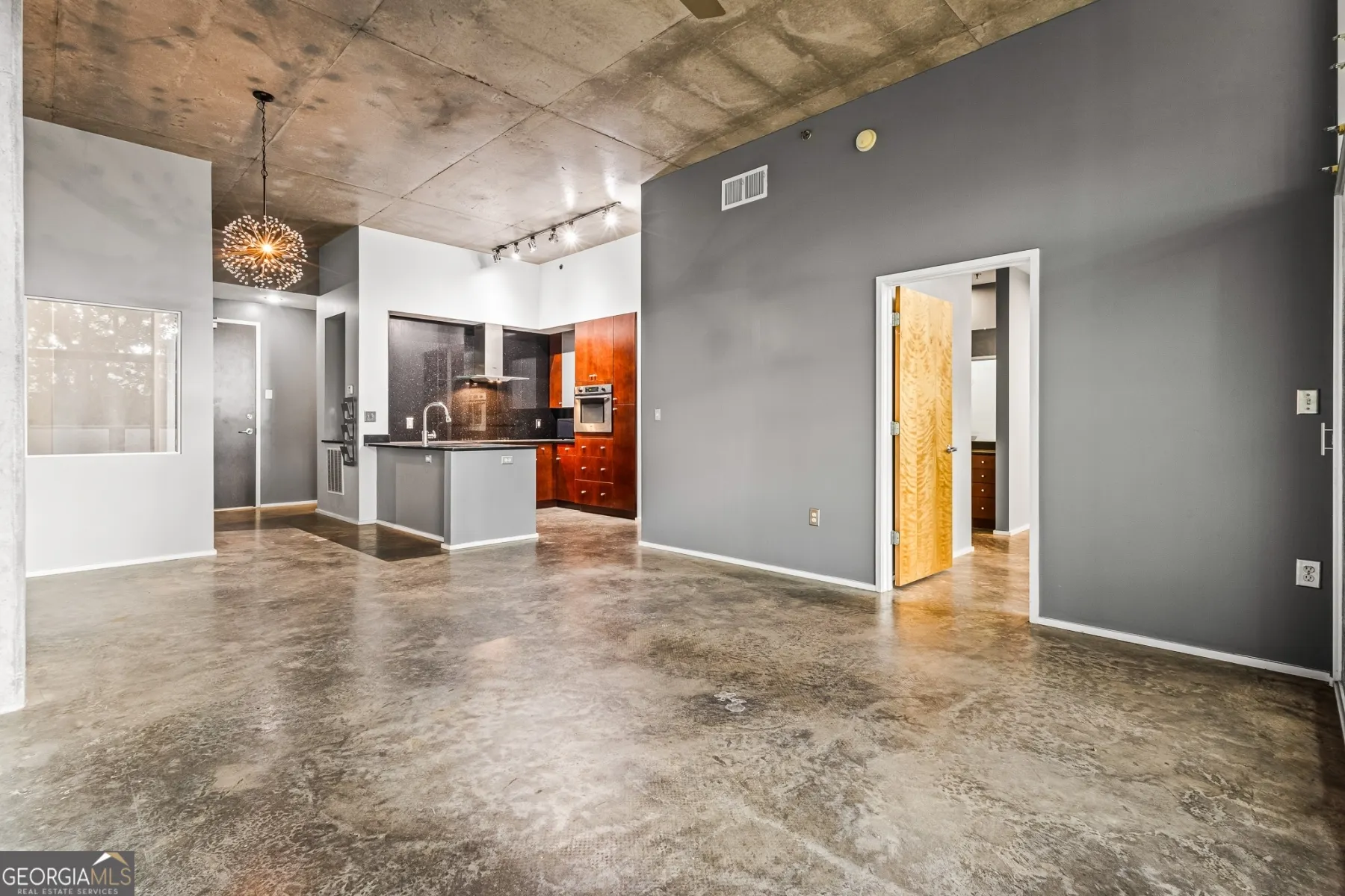 107 130 Arizona Avenue NE, #107