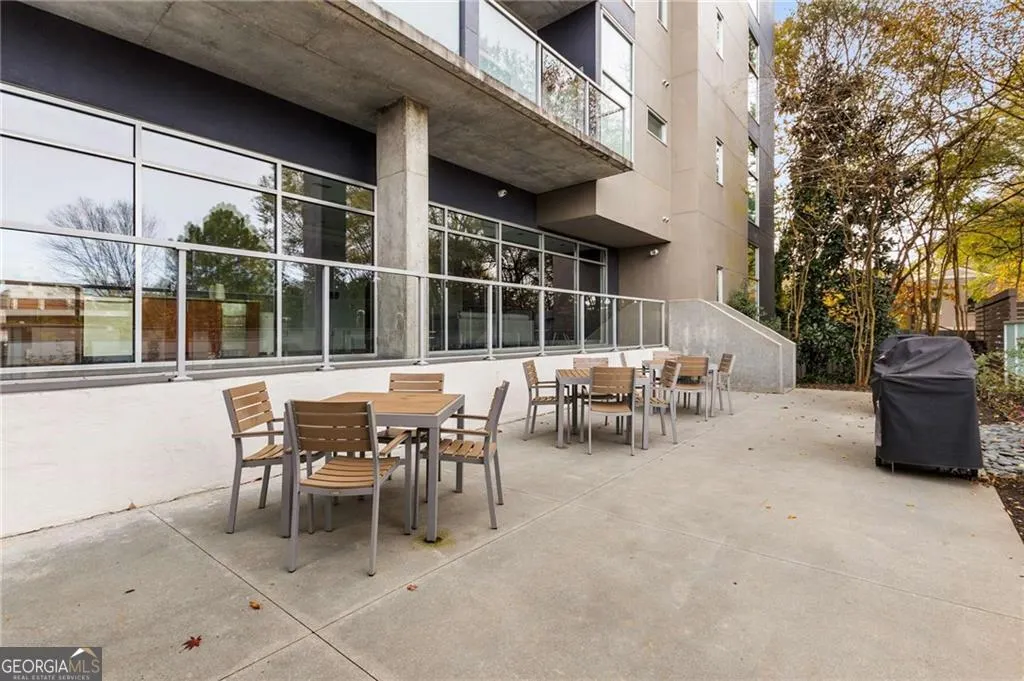 107 130 Arizona Avenue NE, #107
