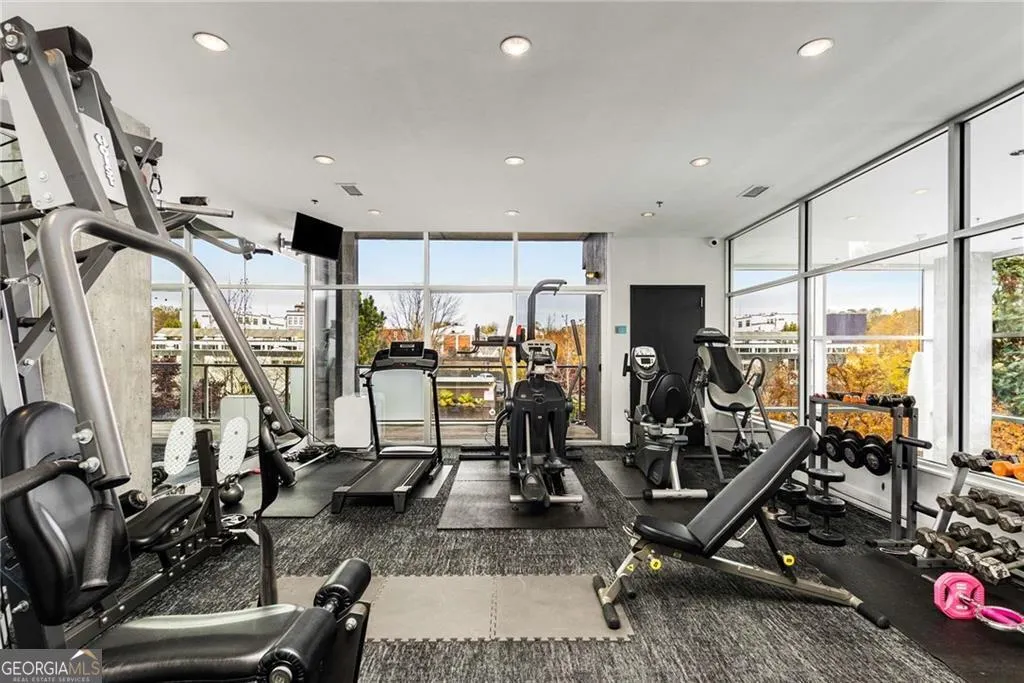 107 130 Arizona Avenue NE, #107