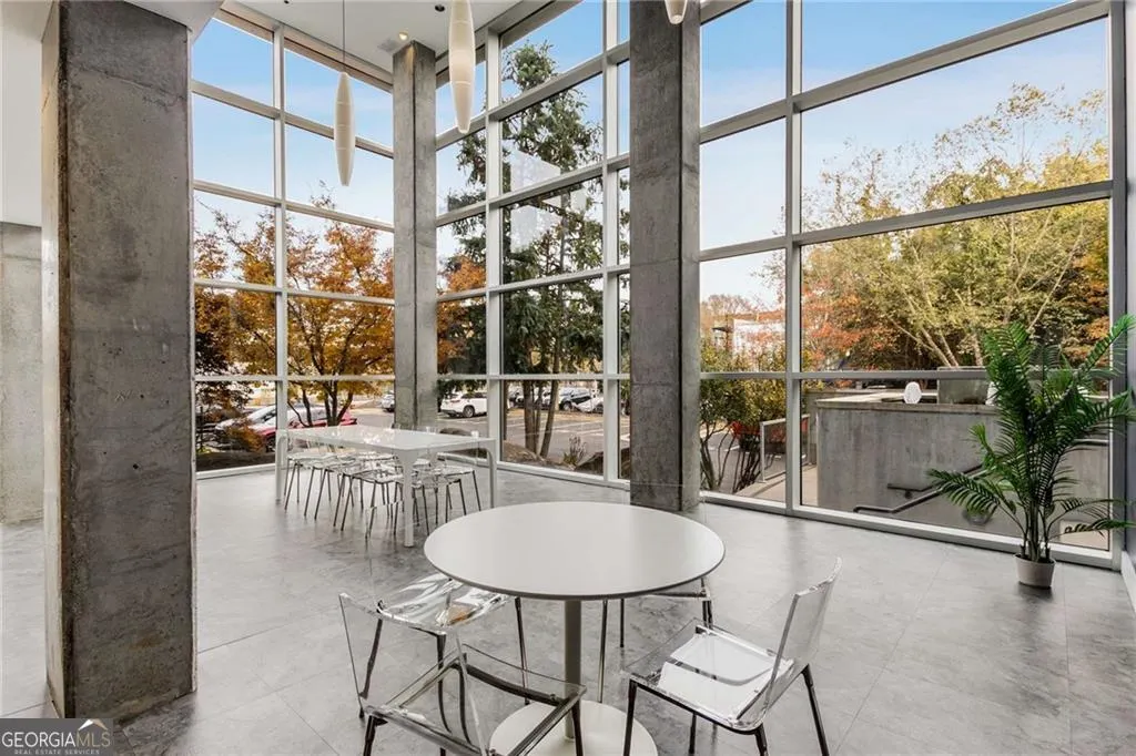 107 130 Arizona Avenue NE, #107