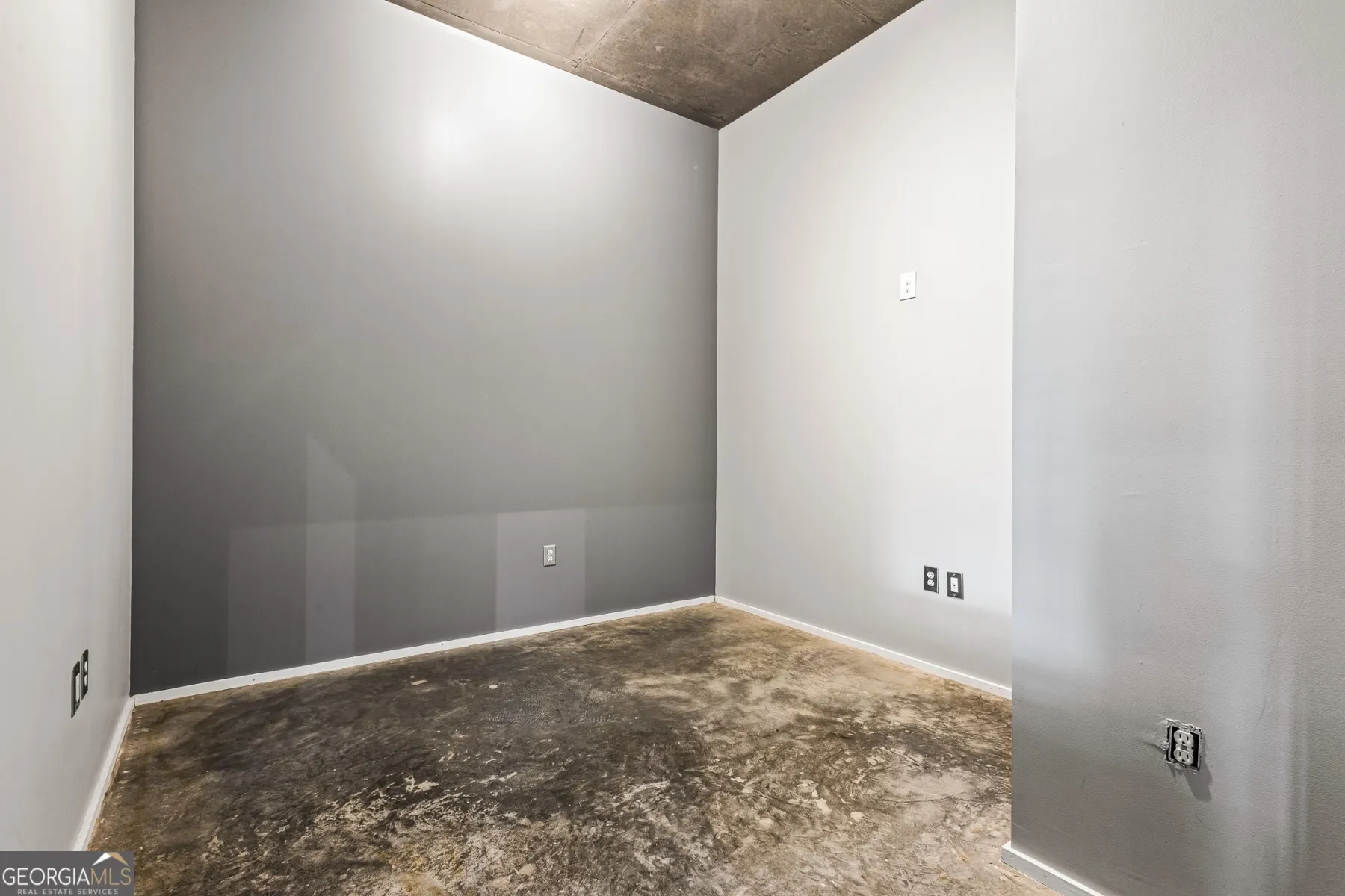 107 130 Arizona Avenue NE, #107