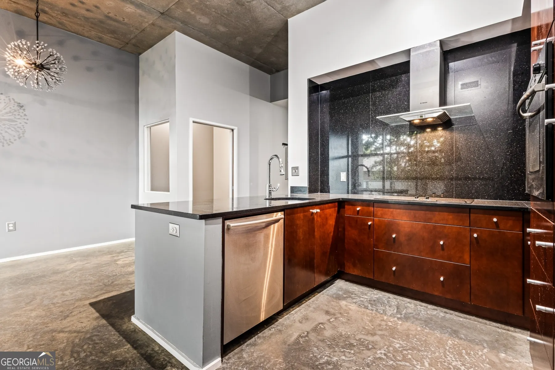 107 130 Arizona Avenue NE, #107