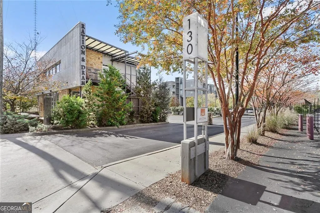 107 130 Arizona Avenue NE, #107