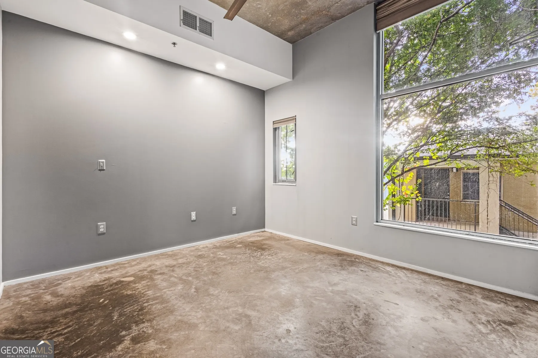 107 130 Arizona Avenue NE, #107