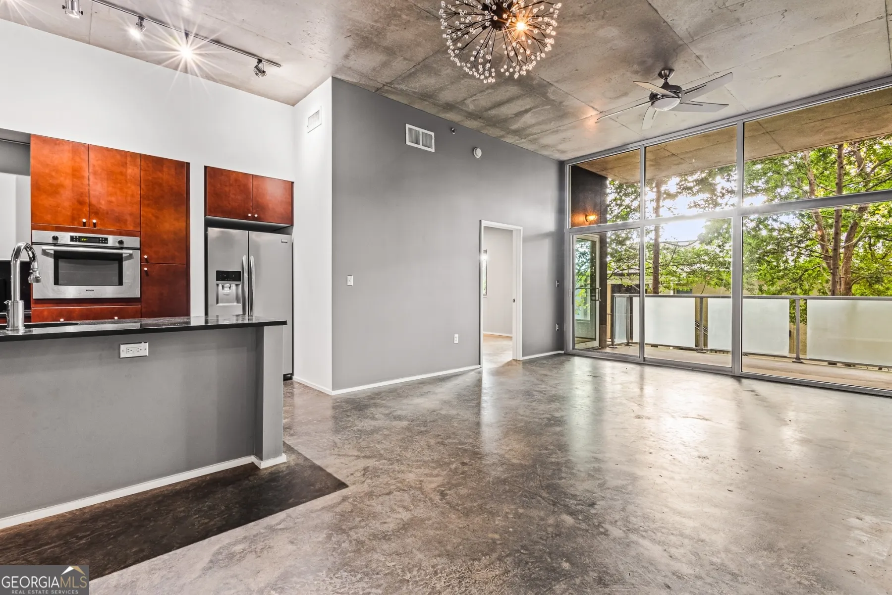 107 130 Arizona Avenue NE, #107