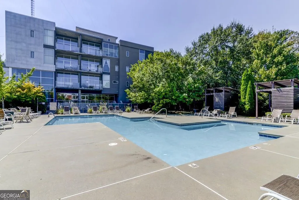 107 130 Arizona Avenue NE, #107