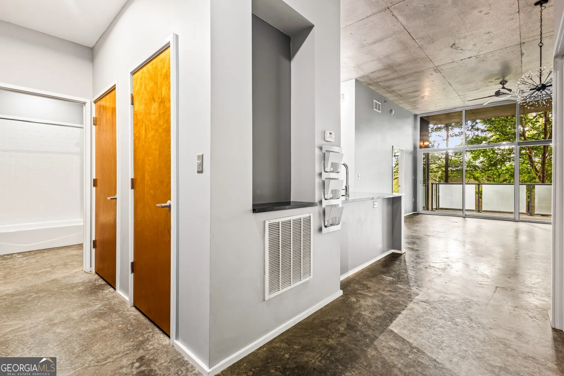 107 130 Arizona Avenue NE, #107