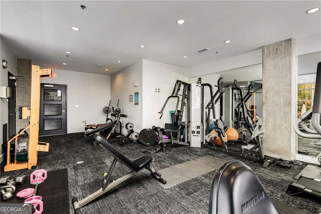 107 130 Arizona Avenue NE, #107