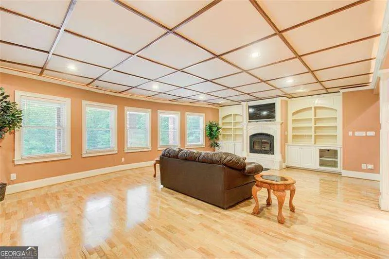 1350 Whitley Road