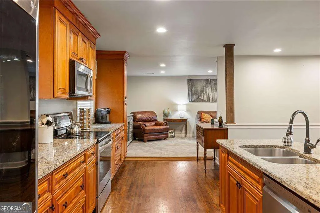 2341 Elmwood Circle