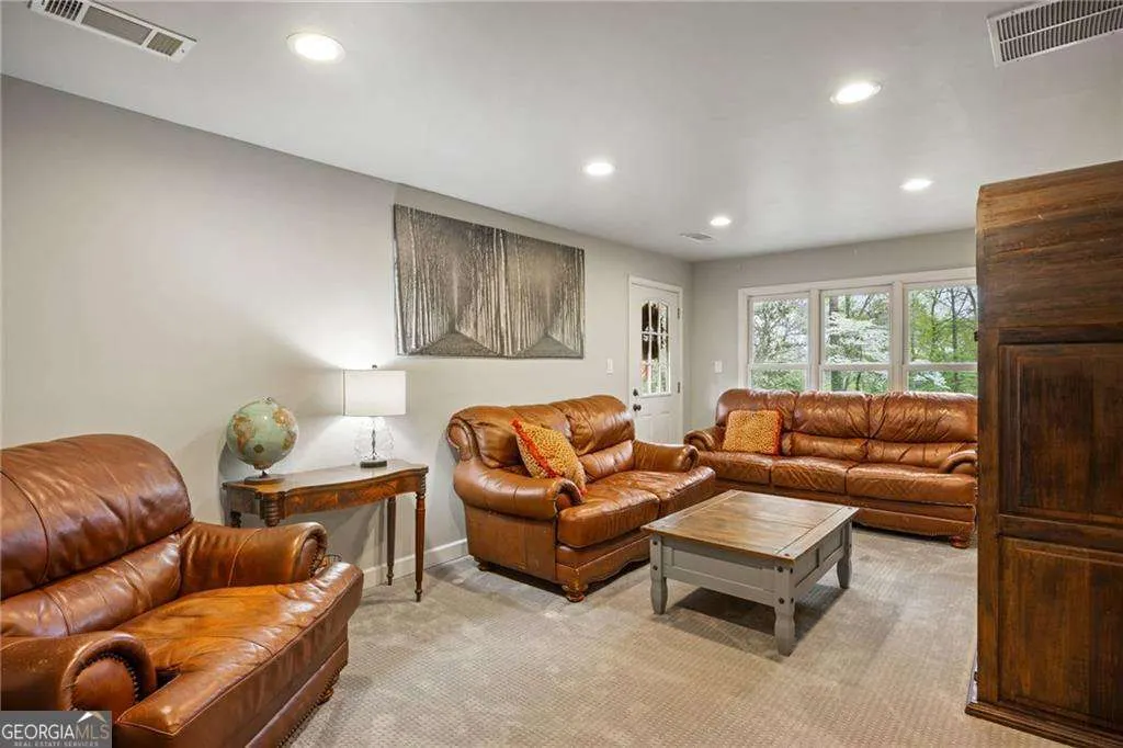 2341 Elmwood Circle
