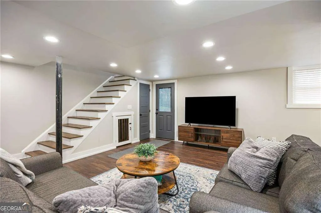 2341 Elmwood Circle