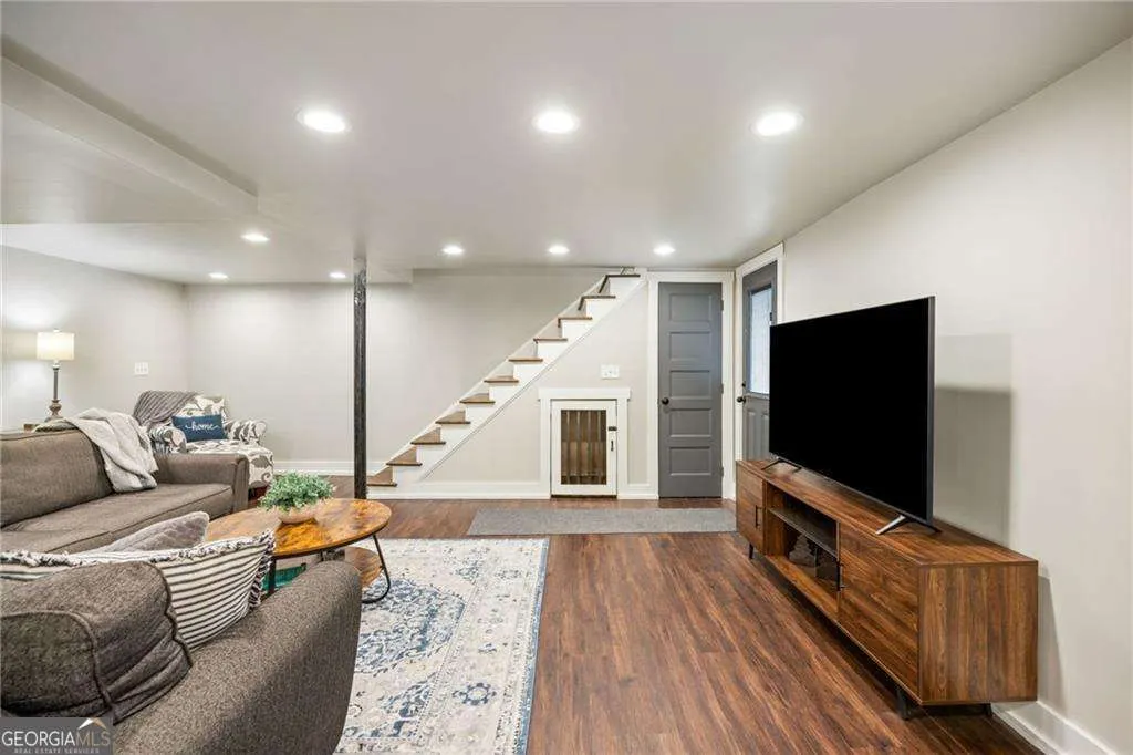 2341 Elmwood Circle