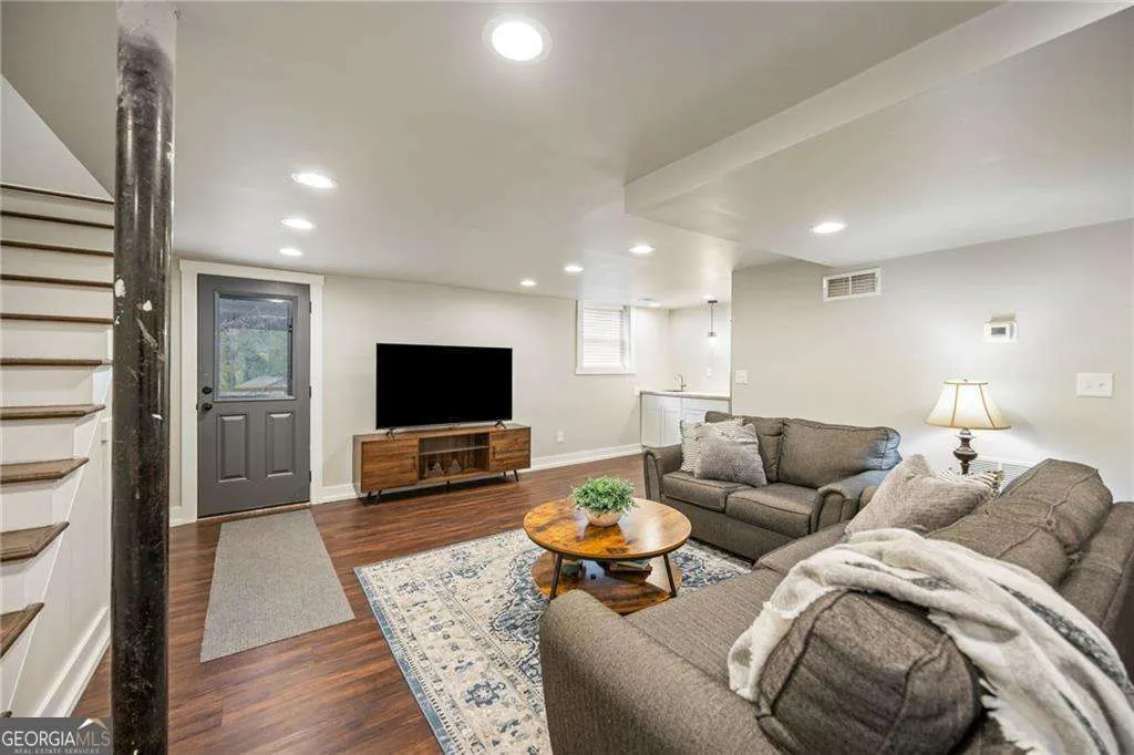 2341 Elmwood Circle