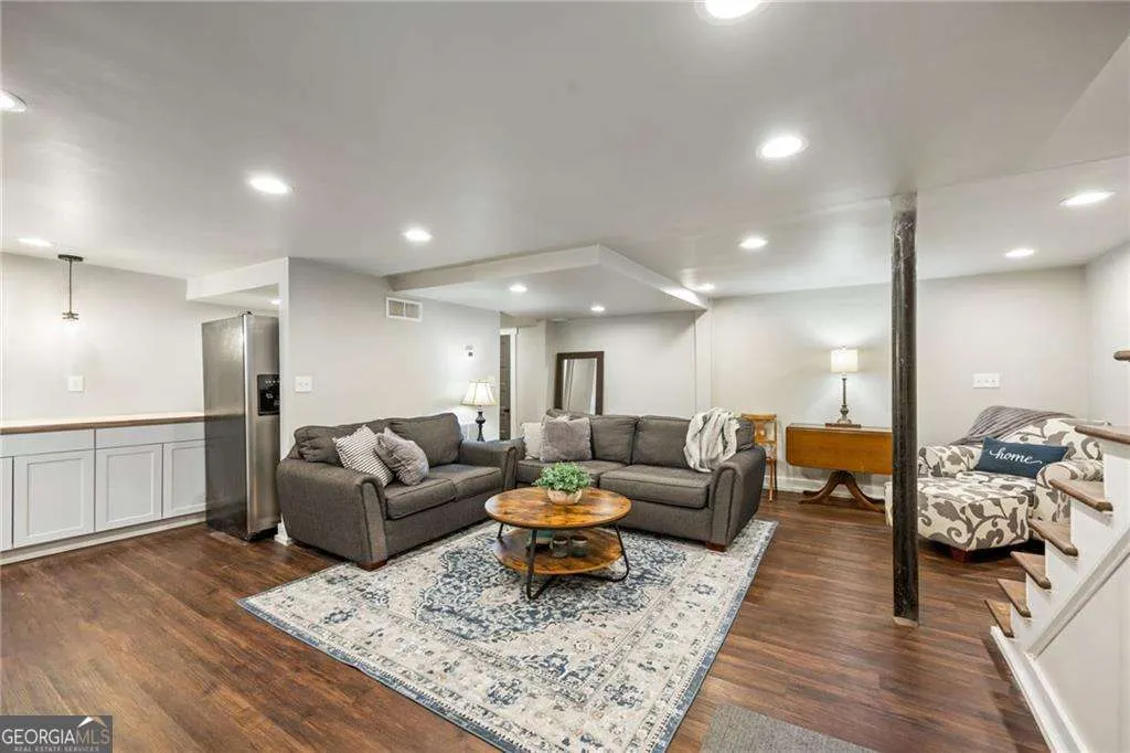2341 Elmwood Circle