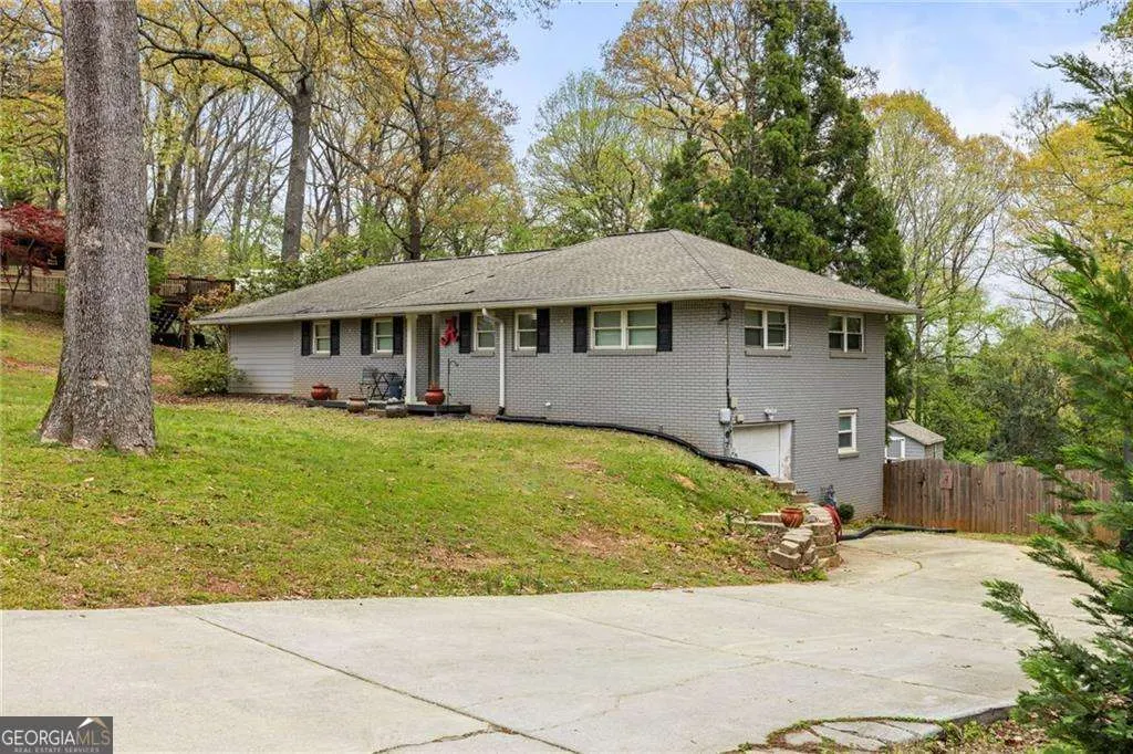 2341 Elmwood Circle