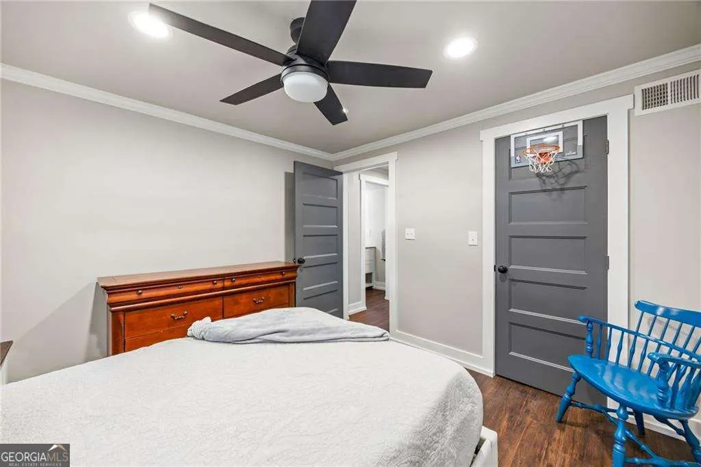 2341 Elmwood Circle