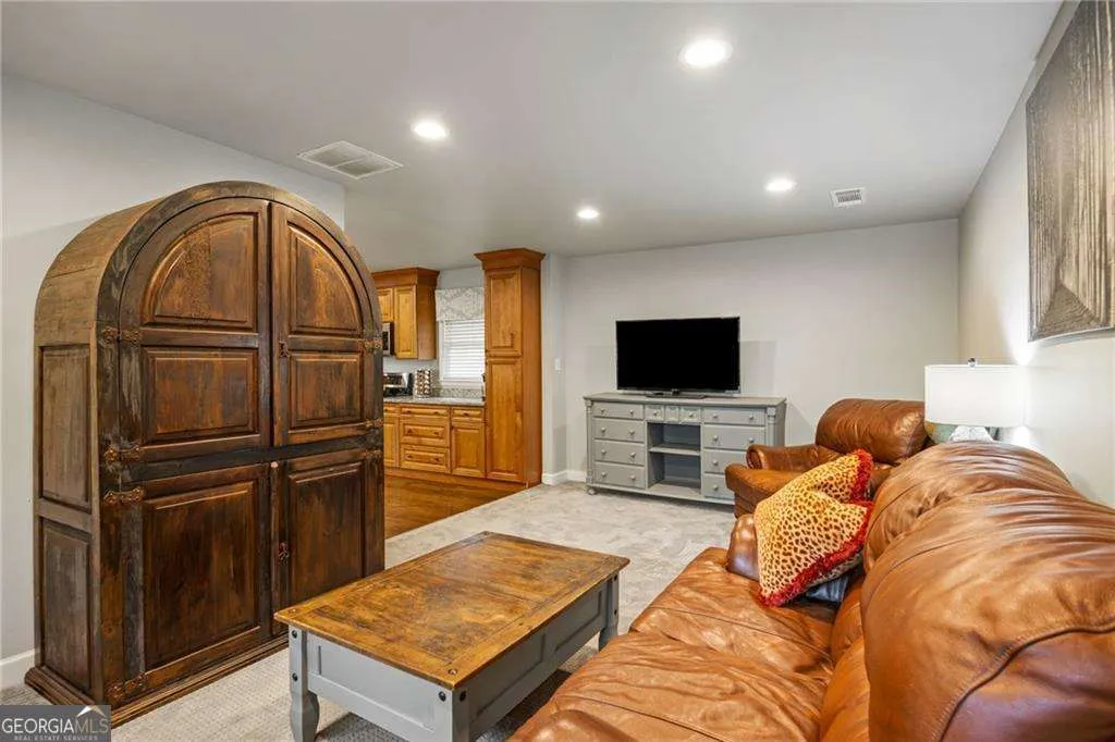 2341 Elmwood Circle