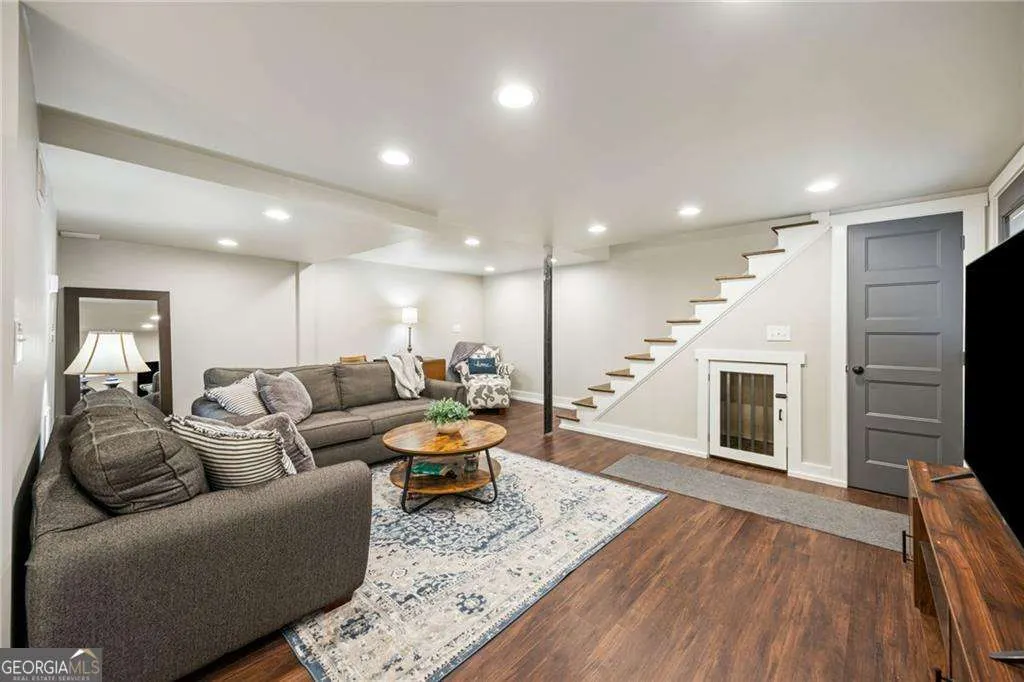 2341 Elmwood Circle