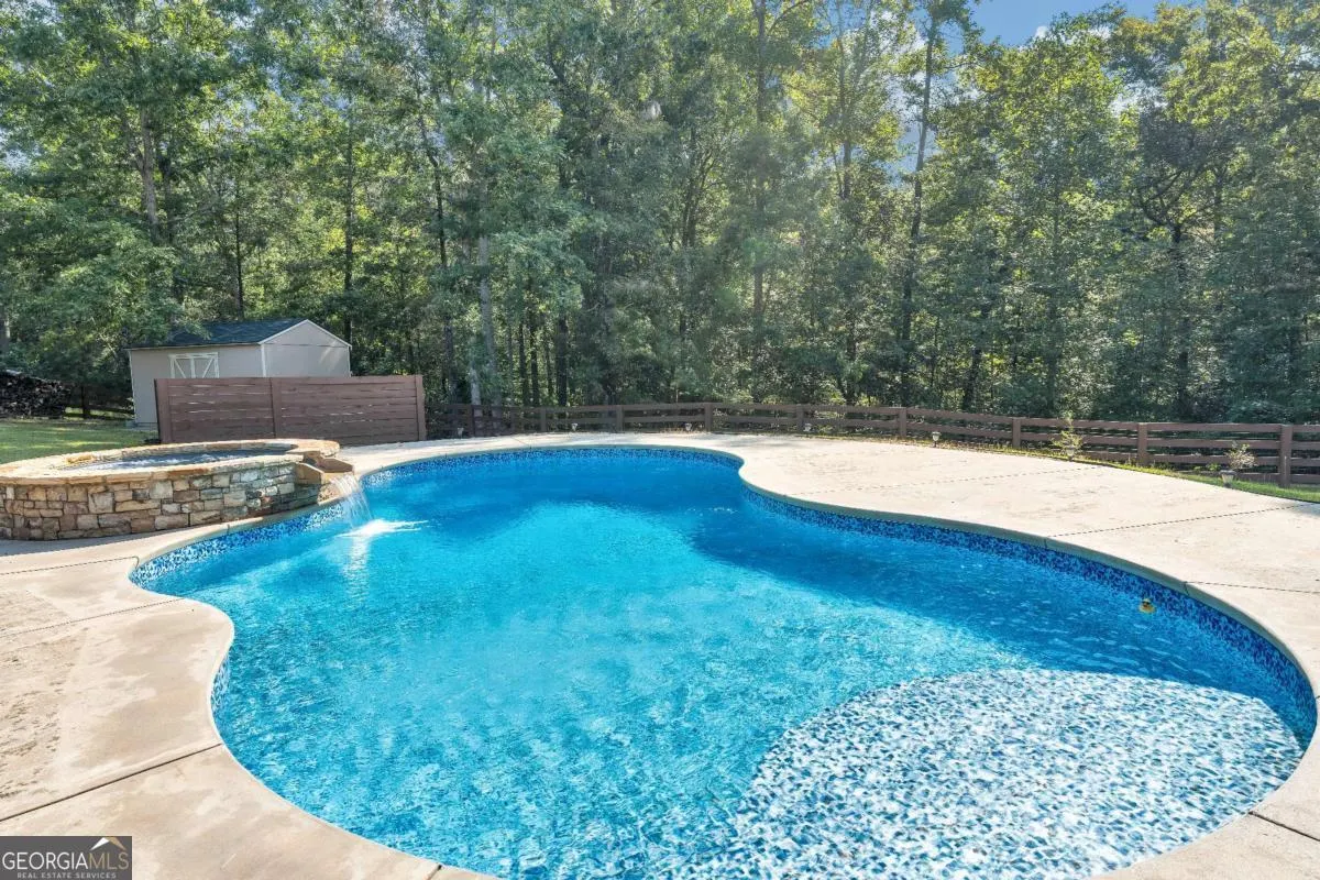 118 Sylvias Way