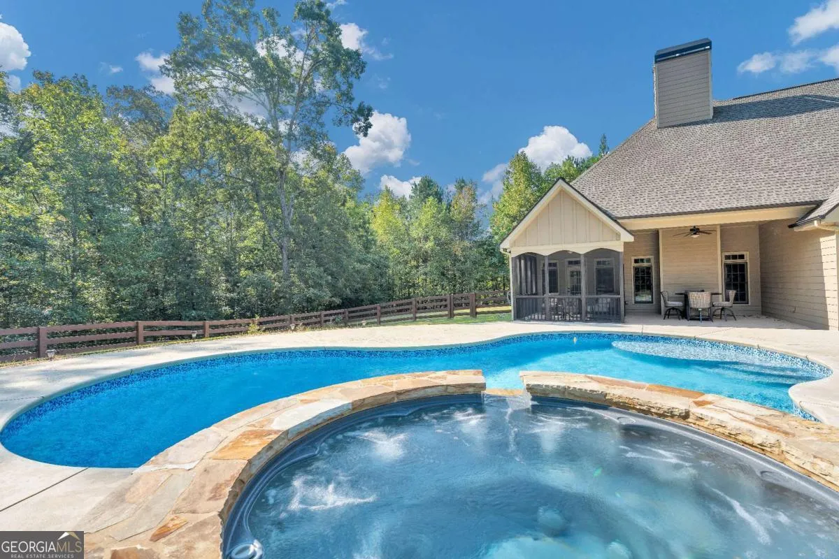 118 Sylvias Way