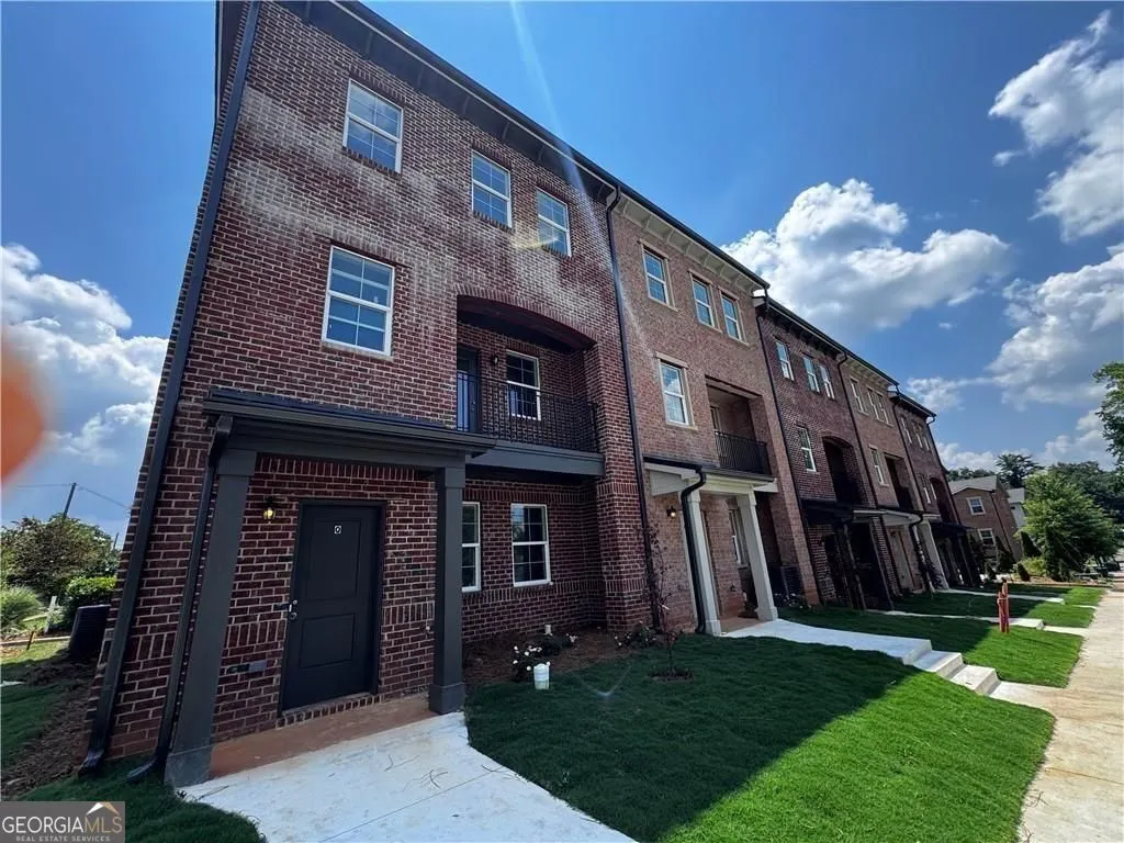 P 1777 Temple Avenue, #P