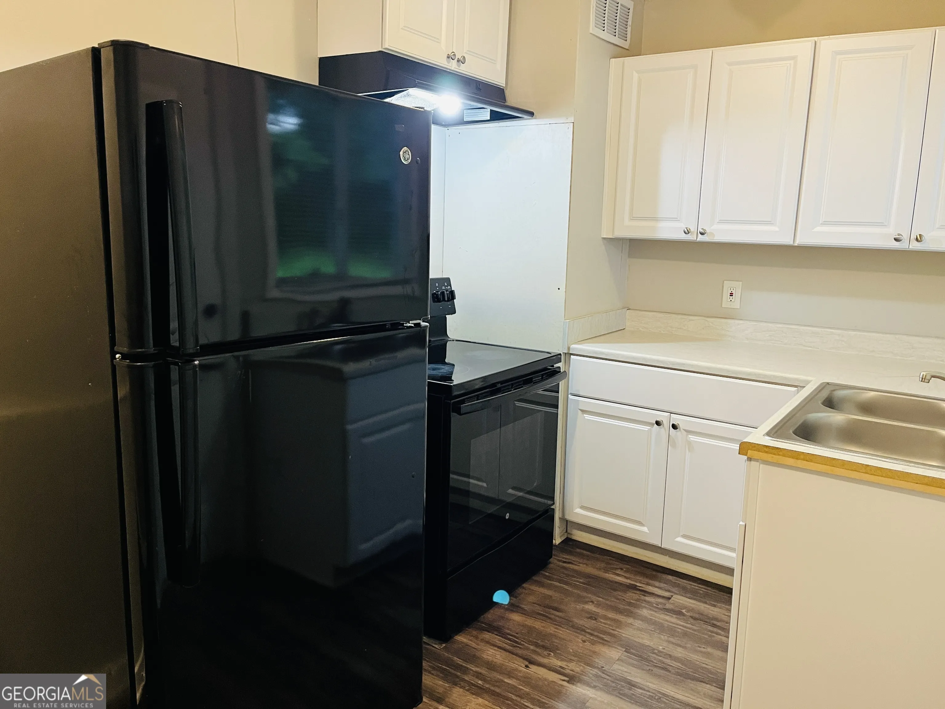 6100 6102 E Fayetteville Drive, #6100