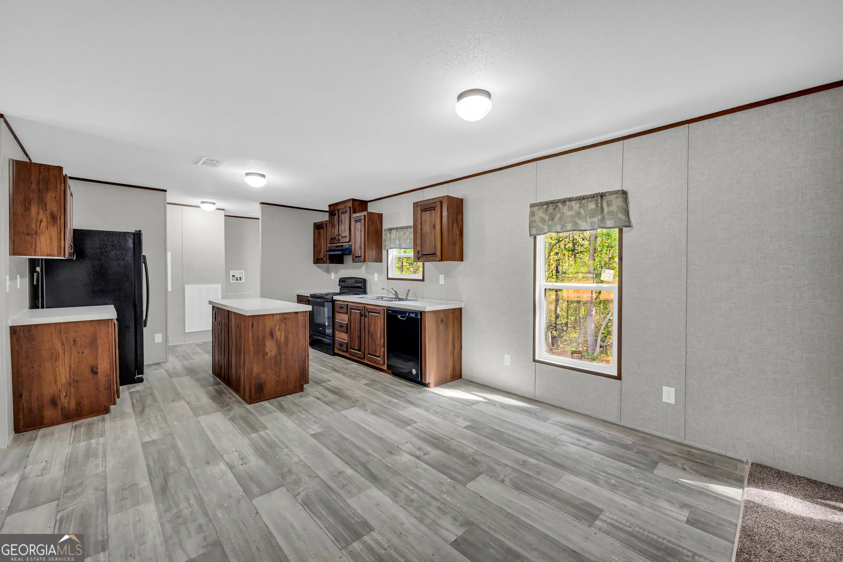 596 Pinetree Circle