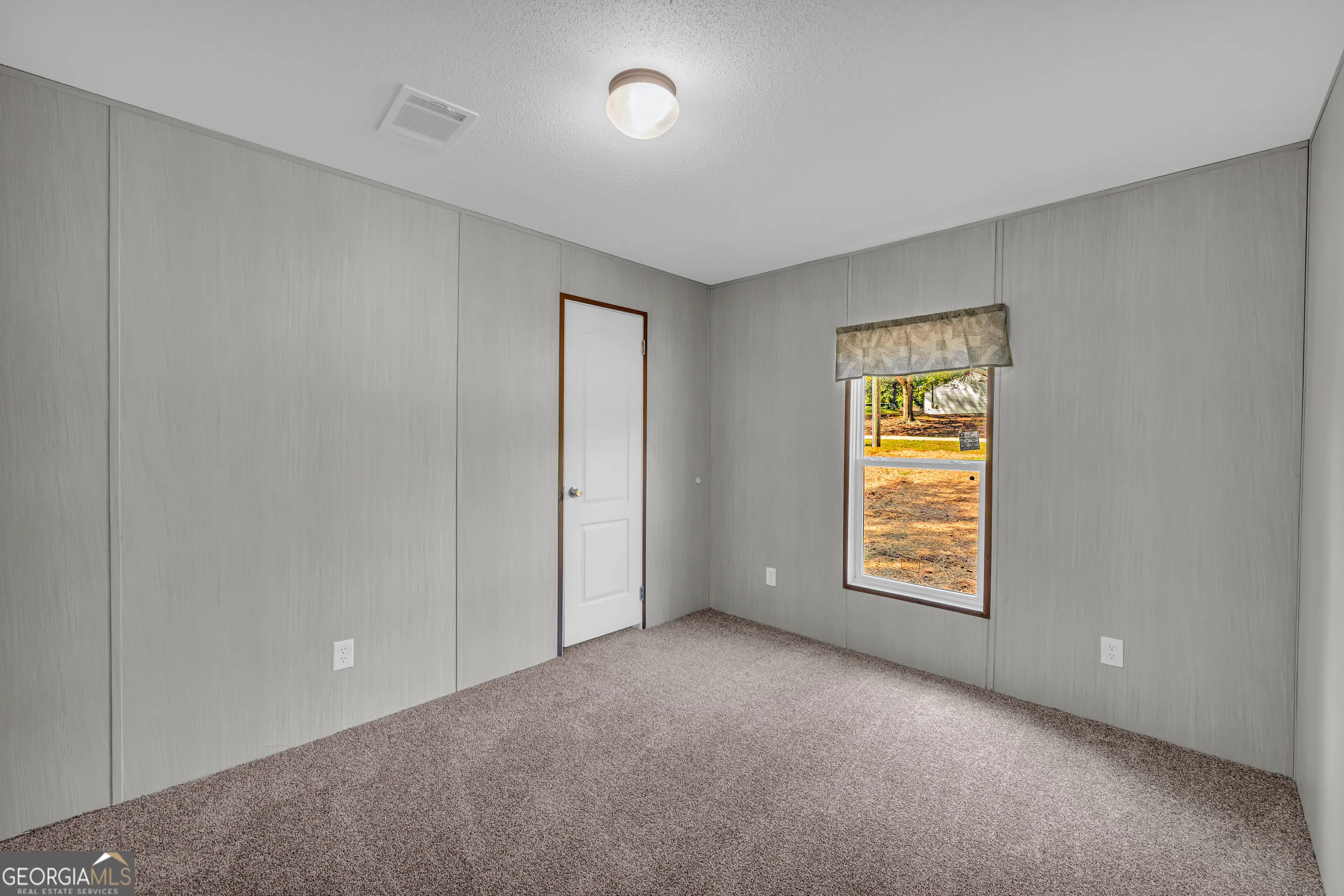 596 Pinetree Circle