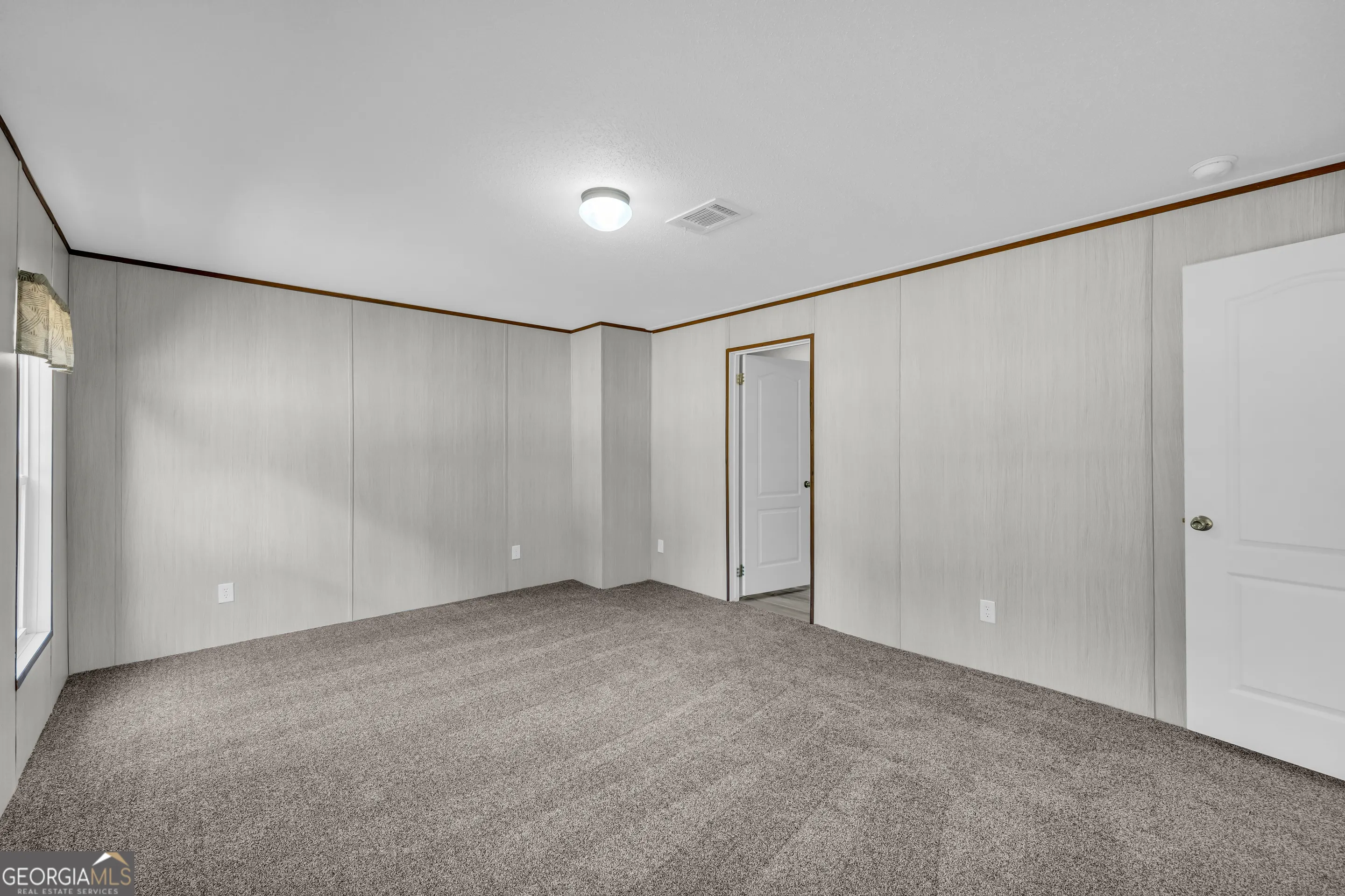 596 Pinetree Circle