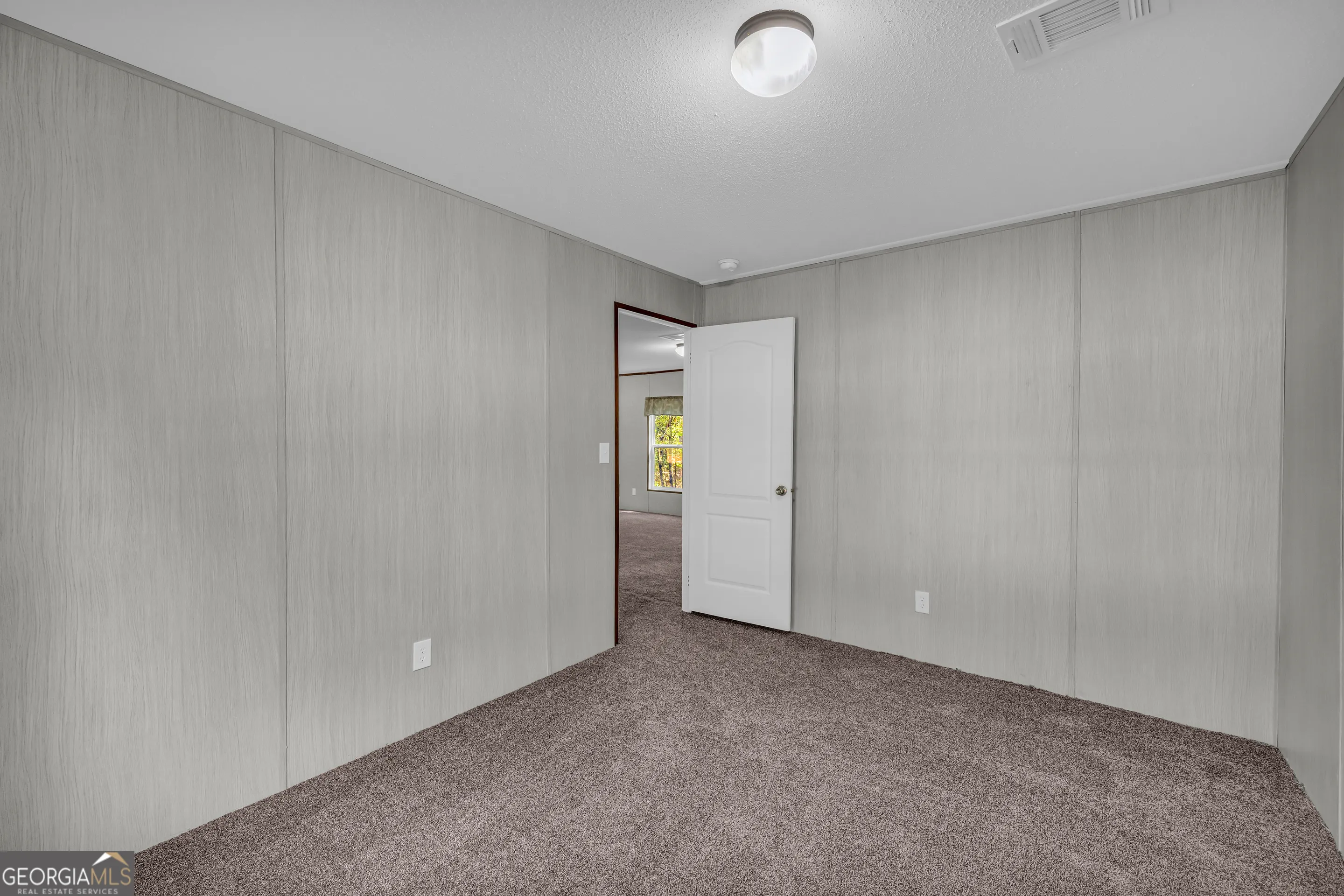 596 Pinetree Circle