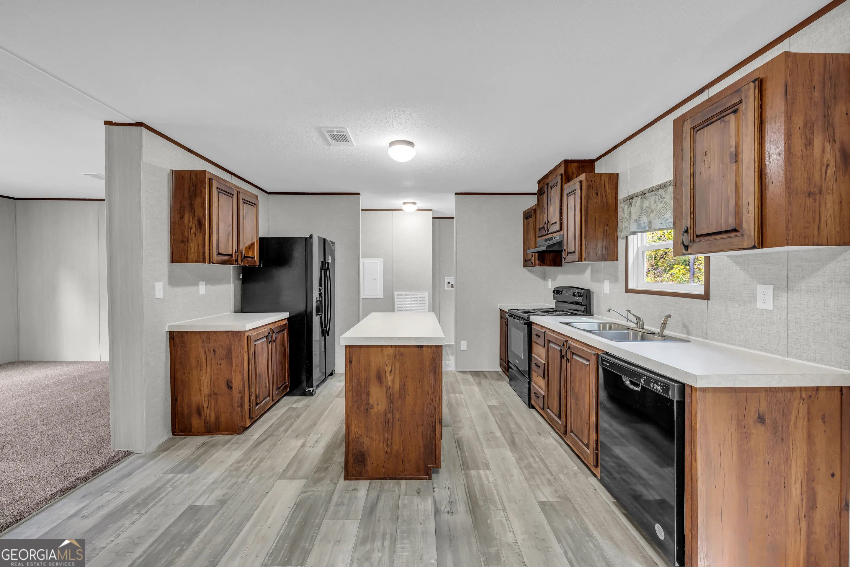 596 Pinetree Circle