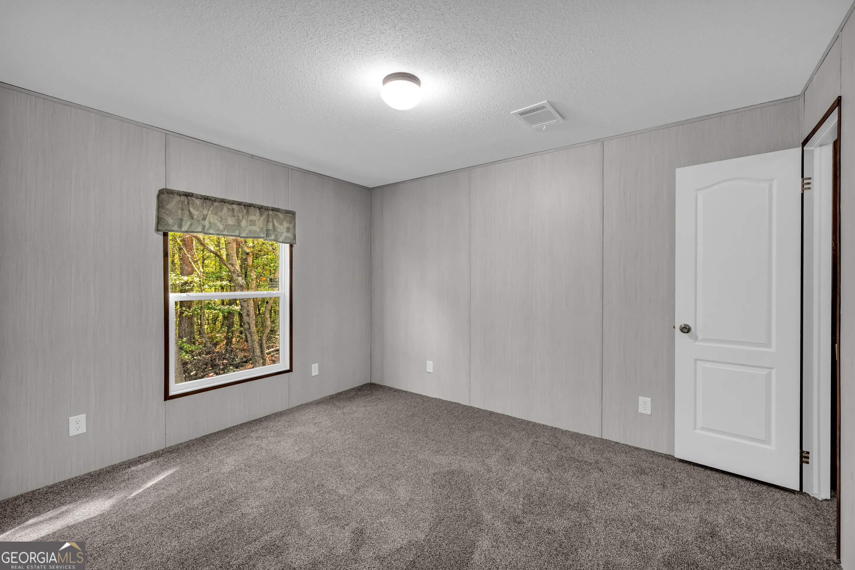 596 Pinetree Circle